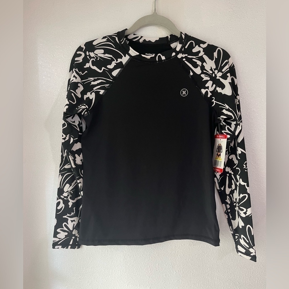 Hurley swim top tankini 50 UPF size SX black and white long sleeve